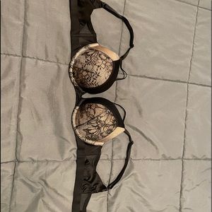 MOVING SALE BOGO 🥂 VS Very Sexy bra